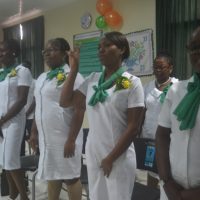 Gezondheidszorgassistenten nemen diploma in ontvangst